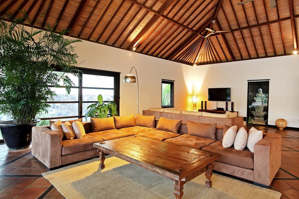 Acacias Villa *